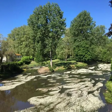 Les Taloches Panzió