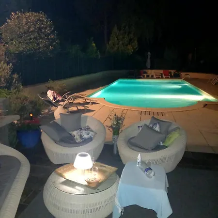 Les Taloches Bed & Breakfast Tourtoirac